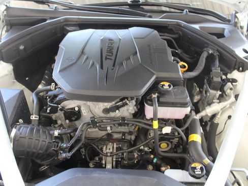 Used 2025 Genesis G70 2.5T RWD image 19