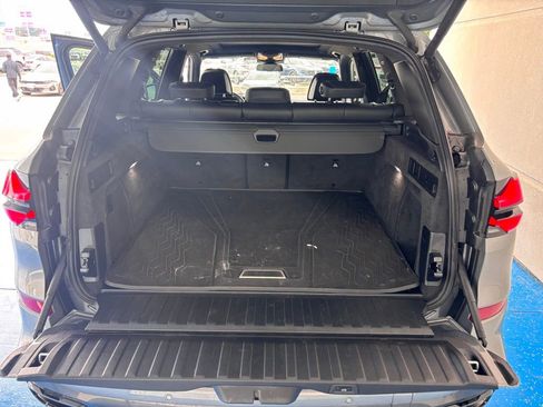 Used 2025 BMW X5 sDrive40i w/ M Sport Package RWD image 12