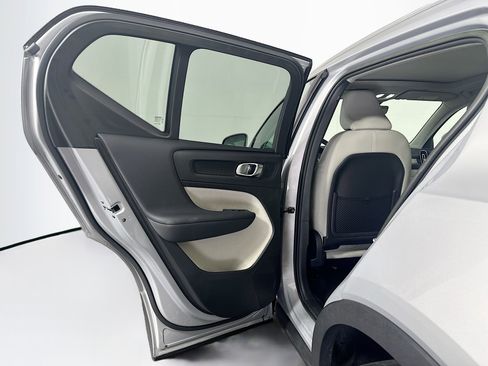 Used 2023 Volvo XC40 B5 Plus w/ Protection Package Premier image 27