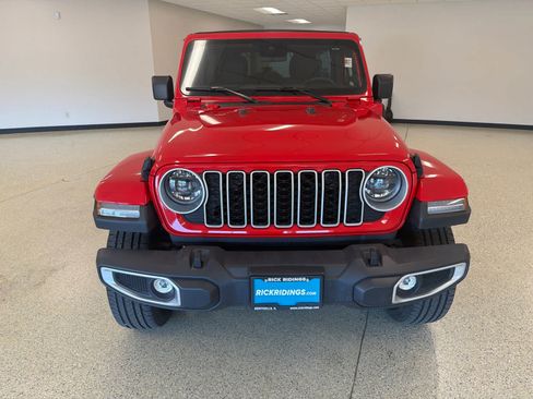 Used 2025 Jeep Wrangler Unlimited Sahara w/ Safety Group AWD/4WD image 5