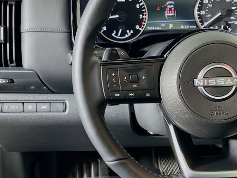 Used 2025 Nissan Pathfinder SL w/ SL Premium Package image 10