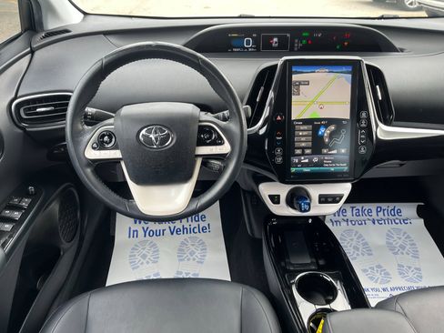 Used 2017 Toyota Prius Prime Premium image 14