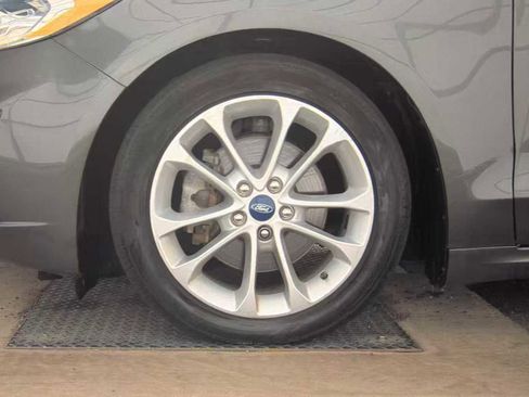 Used 2019 Ford Fusion SE image 10