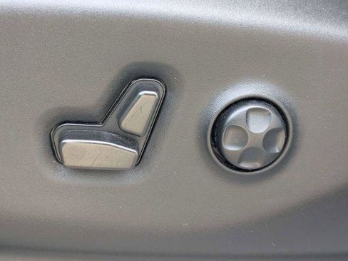 Certified 2022 Chrysler Voyager LX image 24