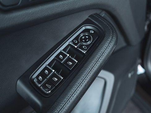 Used 2022 Porsche Macan image 31