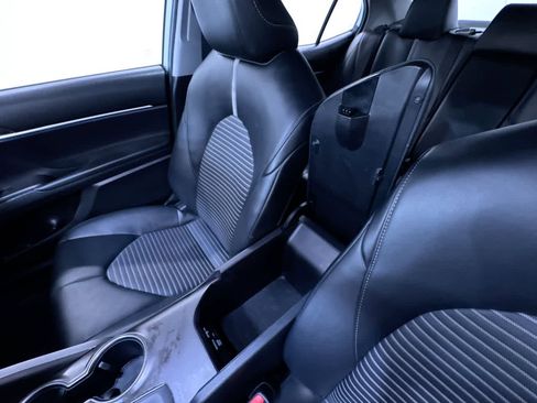 Used 2021 Toyota Camry SE image 30