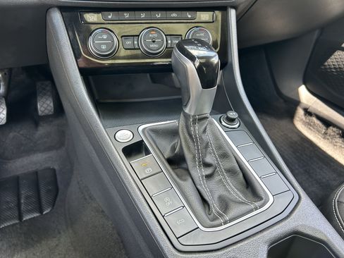 Used 2024 Volkswagen Jetta SE FWD image 24