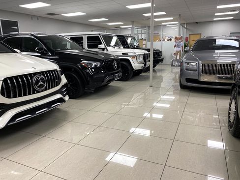 Used 2014 Jeep Grand Cherokee SRT image 37