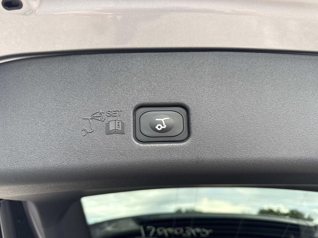 New 2026 Lincoln Nautilus Reserve AWD/4WD image 12