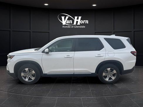 Used 2025 Honda Pilot EX-L image 11