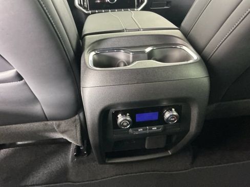 Used 2026 GMC Acadia Elevation w/ Elevation Premium Package AWD/4WD image 26