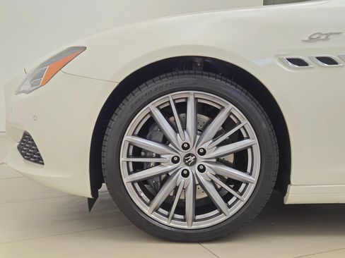 Used 2023 Maserati Quattroporte GT RWD image 14