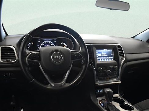 Used 2019 Jeep Grand Cherokee Laredo image 25