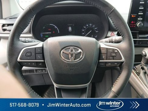 Used 2023 Toyota Sienna XLE FWD image 25