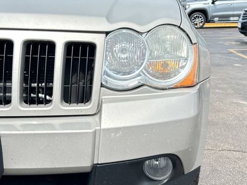 Used 2009 Jeep Grand Cherokee Laredo AWD/4WD image 2