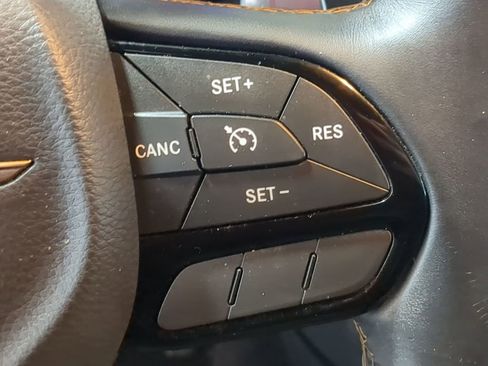 Used 2017 Chrysler 300 S image 40