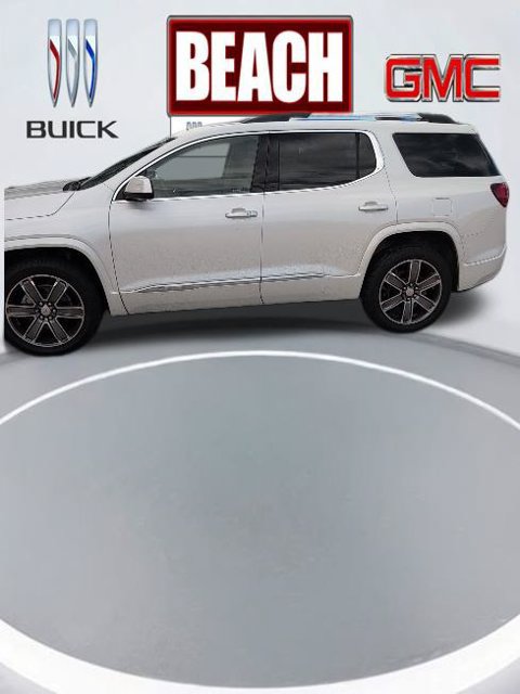 Used 2017 GMC Acadia Denali w/ Technology Package FWD image 3