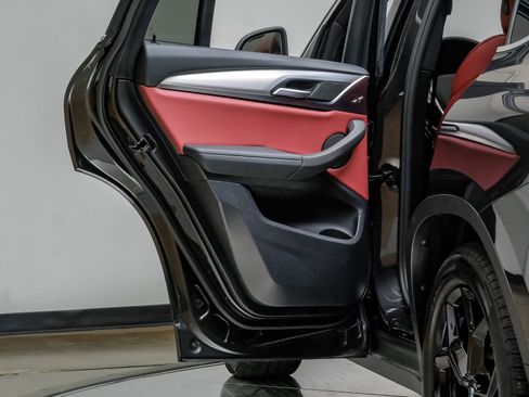 Used 2025 BMW X4 xDrive30i image 49