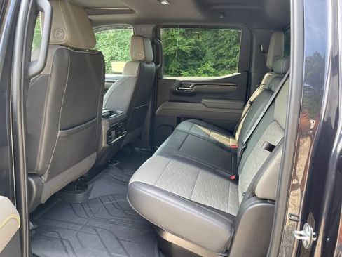 Certified 2022 Chevrolet Silverado 1500 ZR2 w/ Technology Package AWD/4WD image 18