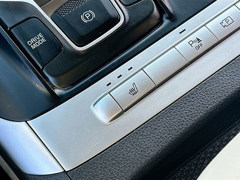 Certified 2024 Kia Carnival LX image 17