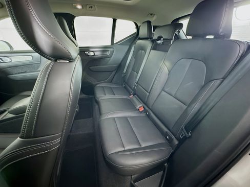 Used 2025 Volvo XC40 B5 Core image 27