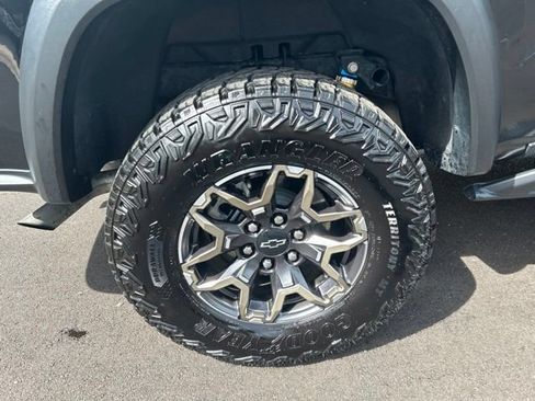 Used 2025 Chevrolet Colorado ZR2 w/ Technology Package AWD/4WD image 30