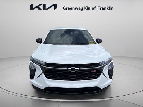 Used 2025 Chevrolet Trax RS FWD image 2