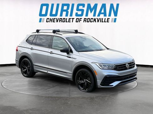 Used 2023 Volkswagen Tiguan SE R-Line image 1