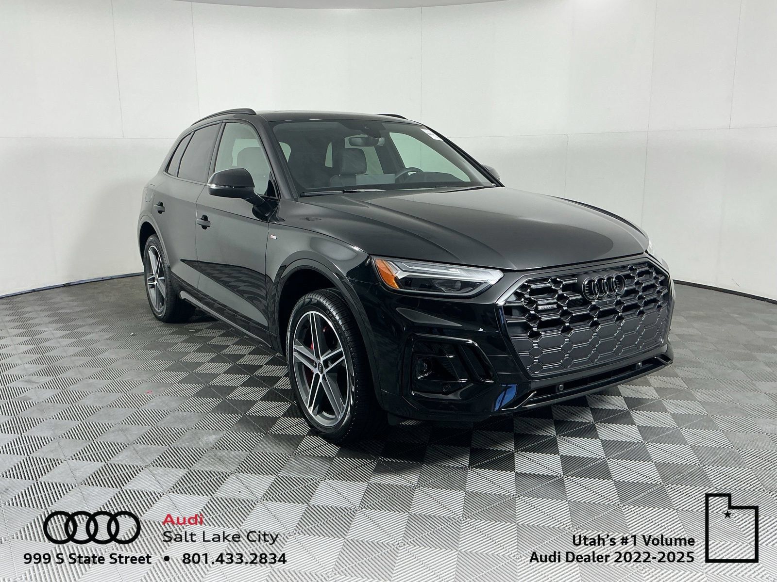 Used 2025 Audi Q5 e Premium Plus w/ Premium Plus Package AWD/4WD image 1