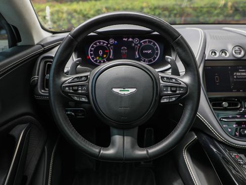 Used 2022 Aston Martin DBX AWD/4WD image 21