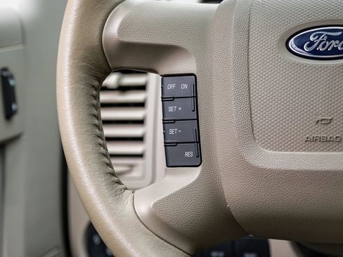 Used 2011 Ford Escape XLT image 19