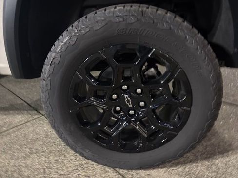 New 2026 Chevrolet Colorado Trail Boss w/ Off-Road Front Bumper Package AWD/4WD image 12