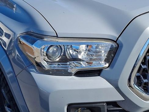 Used 2018 Toyota Tacoma TRD Sport image 30