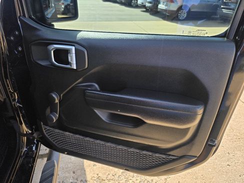 Used 2024 Jeep Gladiator Sport AWD/4WD image 17