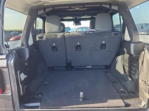Used 2025 Jeep Wrangler Unlimited Sahara AWD/4WD image 7