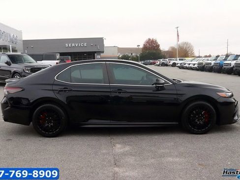 Used 2024 Toyota Camry SE w/ Convenience Package image 4