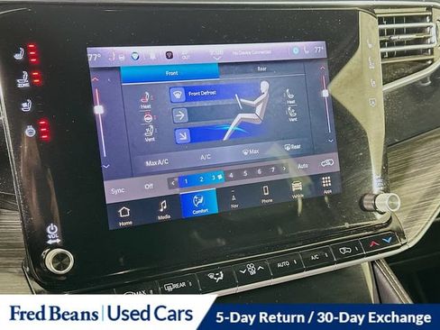 Used 2022 Jeep Wagoneer Series III w/ Premium Group I AWD/4WD image 23