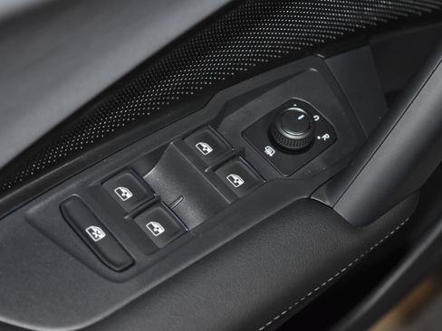 New 2026 Volkswagen Tiguan SE R-Line image 4