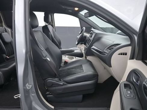 Used 2018 Dodge Grand Caravan SXT FWD image 18