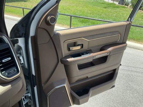 Used 2022 RAM 2500 Limited AWD/4WD image 24