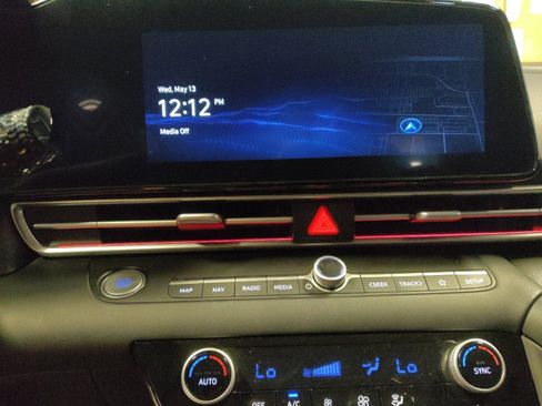 Used 2024 Hyundai Elantra SEL FWD image 25