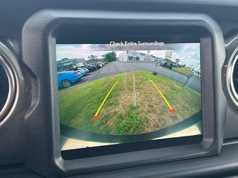 Used 2023 Jeep Wrangler Unlimited Sahara AWD/4WD image 32