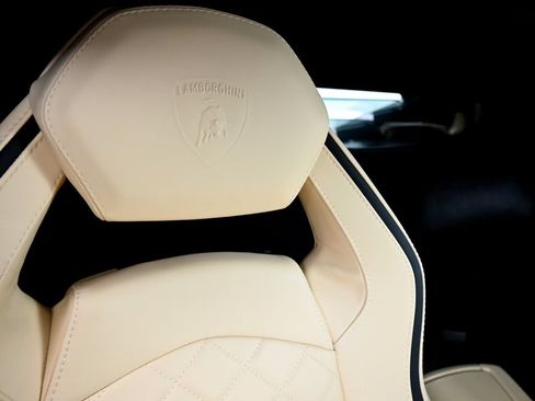 Used 2018 Lamborghini Aventador S AWD/4WD image 16