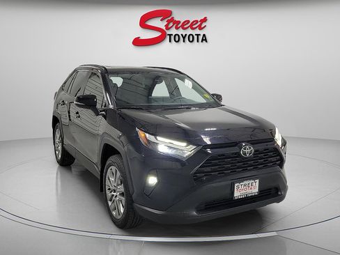 Certified 2023 Toyota RAV4 XLE Premium image 5
