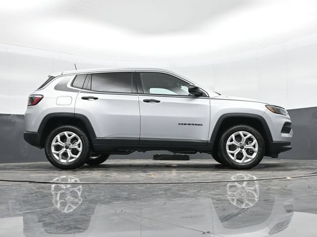 Used 2025 Jeep Compass Sport w/ Mopar Graphics Package AWD/4WD image 40