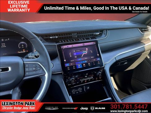 Used 2025 Jeep Grand Cherokee Limited AWD/4WD image 9