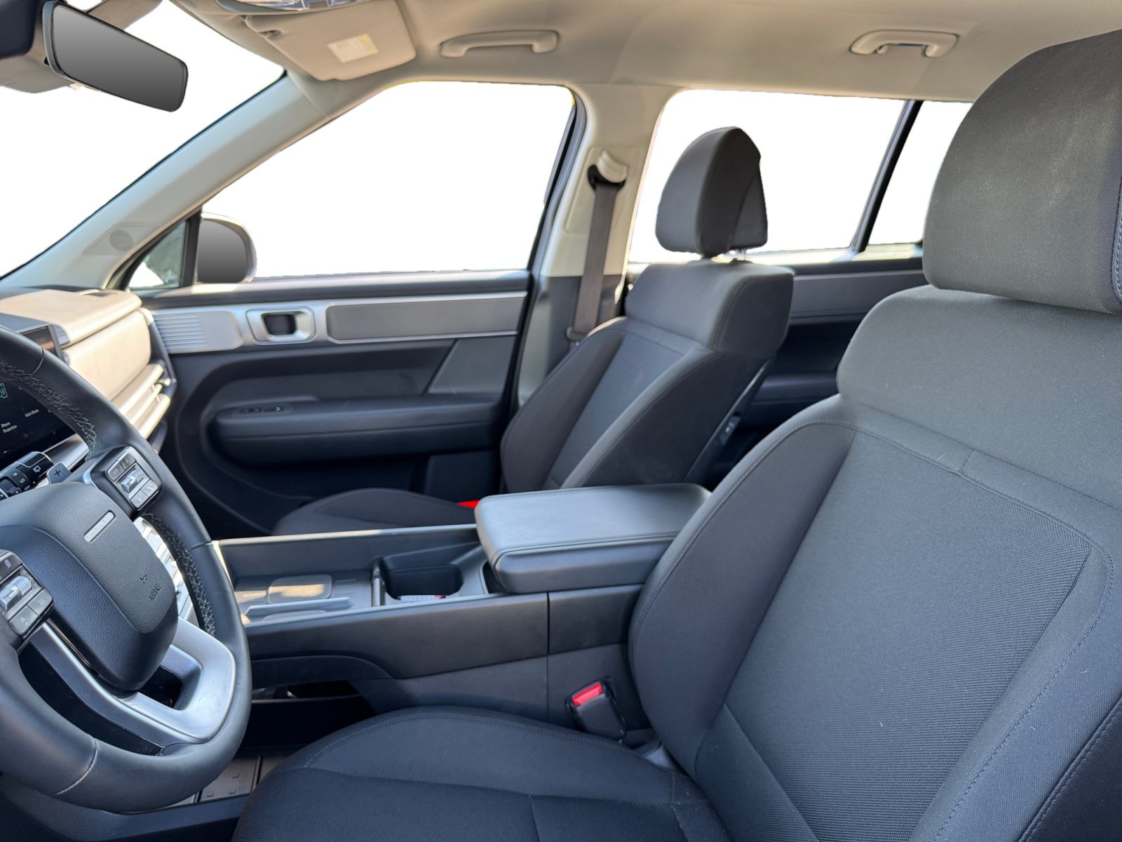 Used 2025 Hyundai Santa Fe SE FWD image 9