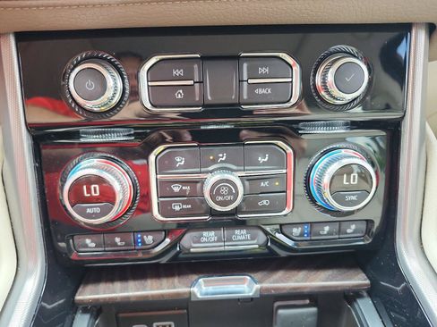 Used 2024 GMC Yukon Denali AWD/4WD image 21