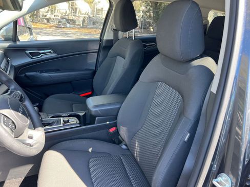 Used 2025 Kia Sportage LX image 31