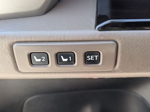 Used 2021 Lexus GX 460 w/ Accessory Package AWD/4WD image 21